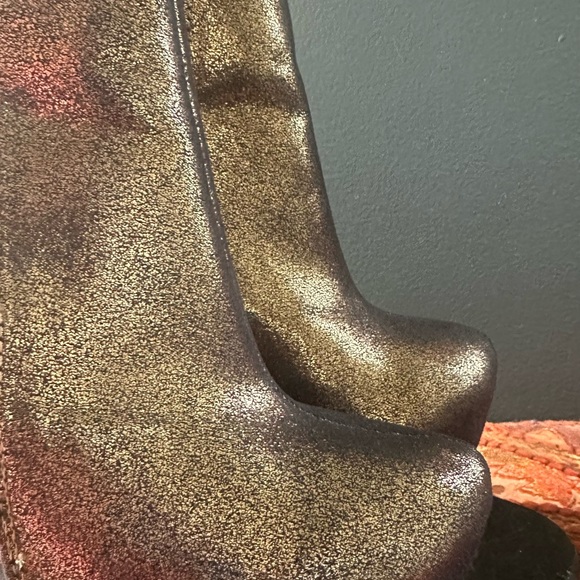 Rock and republic booties metallic like new - Picture 8 of 8